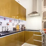 Oomph Deluxe Apt Ruska Apartment