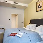 Oomph Deluxe Apt Ruska