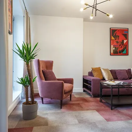 Apartment Oomph Deluxe Apt Ruska