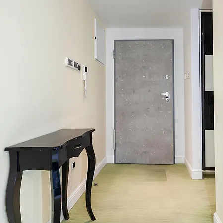 Apartment Oomph Deluxe Apt Ruska