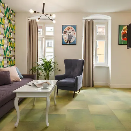 Oomph Deluxe Apt Ruska