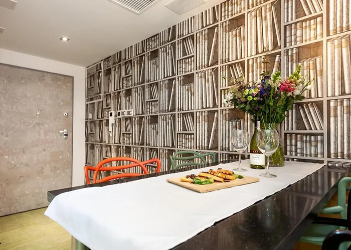 Oomph Deluxe Apt Ruska