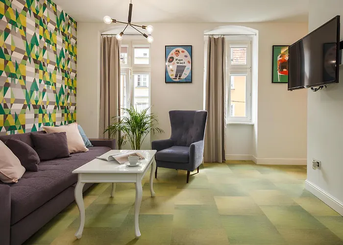 Oomph Deluxe Apt Ruska