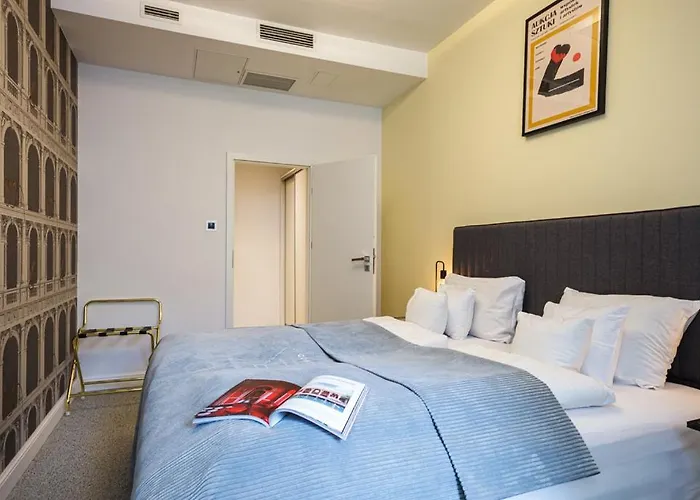 Oomph Deluxe Apt Ruska