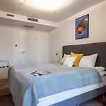 Oomph Deluxe Apt Ruska דירה