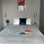 Oomph Deluxe Apt Ruska דירה *