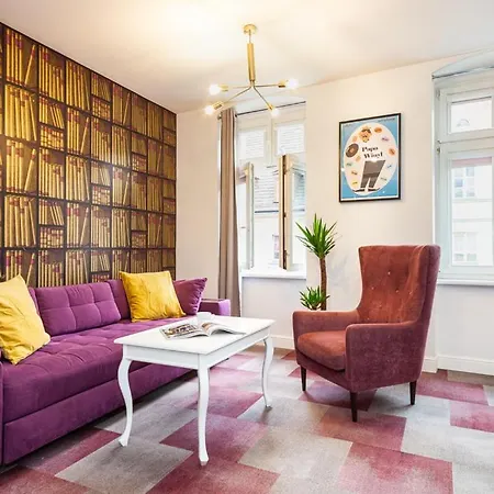 Oomph Deluxe Apt Ruska *