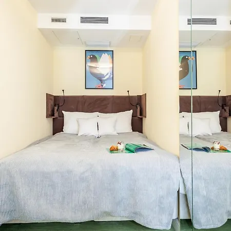 Oomph Deluxe Apt Ruska