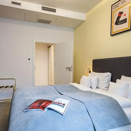 Oomph Deluxe Apt Ruska