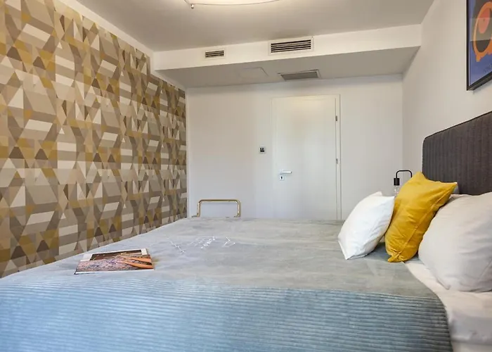 Oomph Deluxe Apt Ruska Breslau