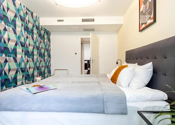 Oomph Deluxe Apt Ruska