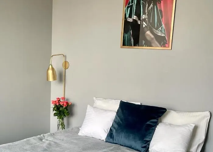 Oomph Deluxe Apt Ruska * Breslau