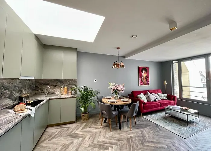 Oomph Deluxe Apt Ruska Apartment